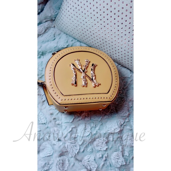 Honey Crossbody Handbag - Picture 6 of 10